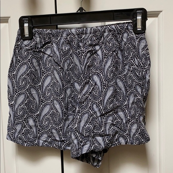 Light weight flowy shorts - Picture 2 of 2